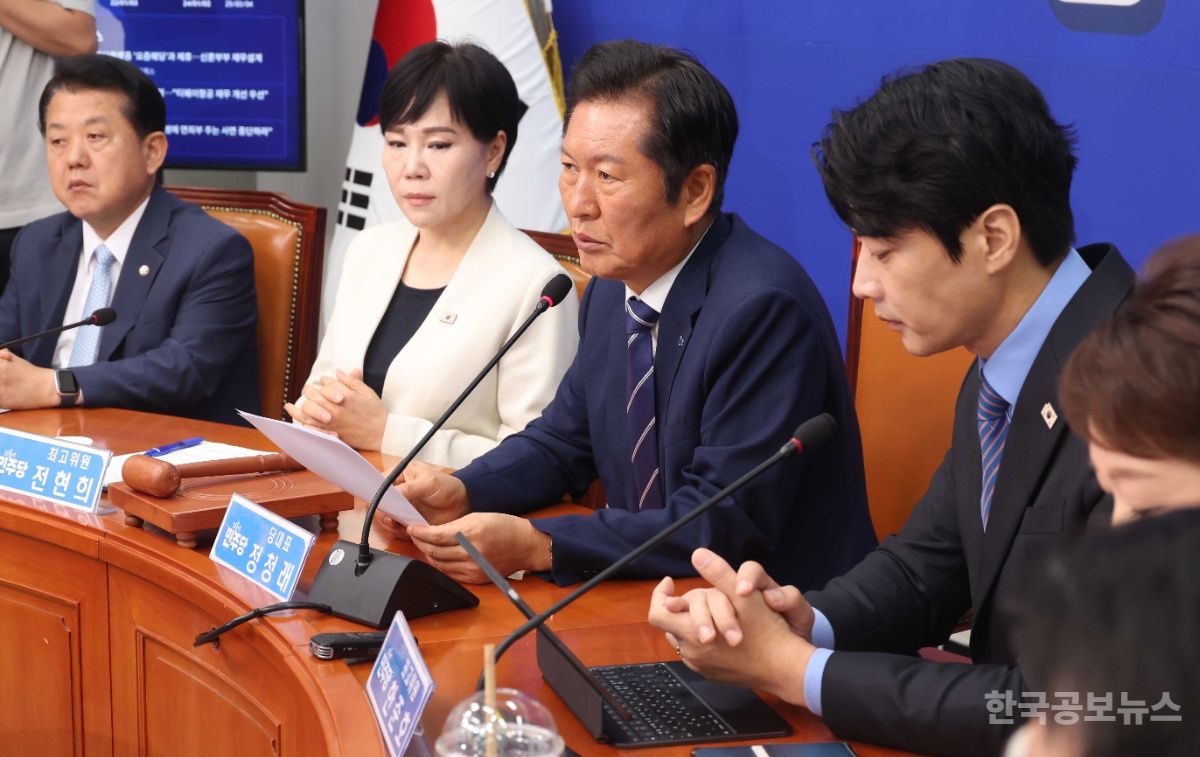與, 국민의힘에 "분당·해산 피하려면 '尹 어게인'과 결별하라" 기사 사진