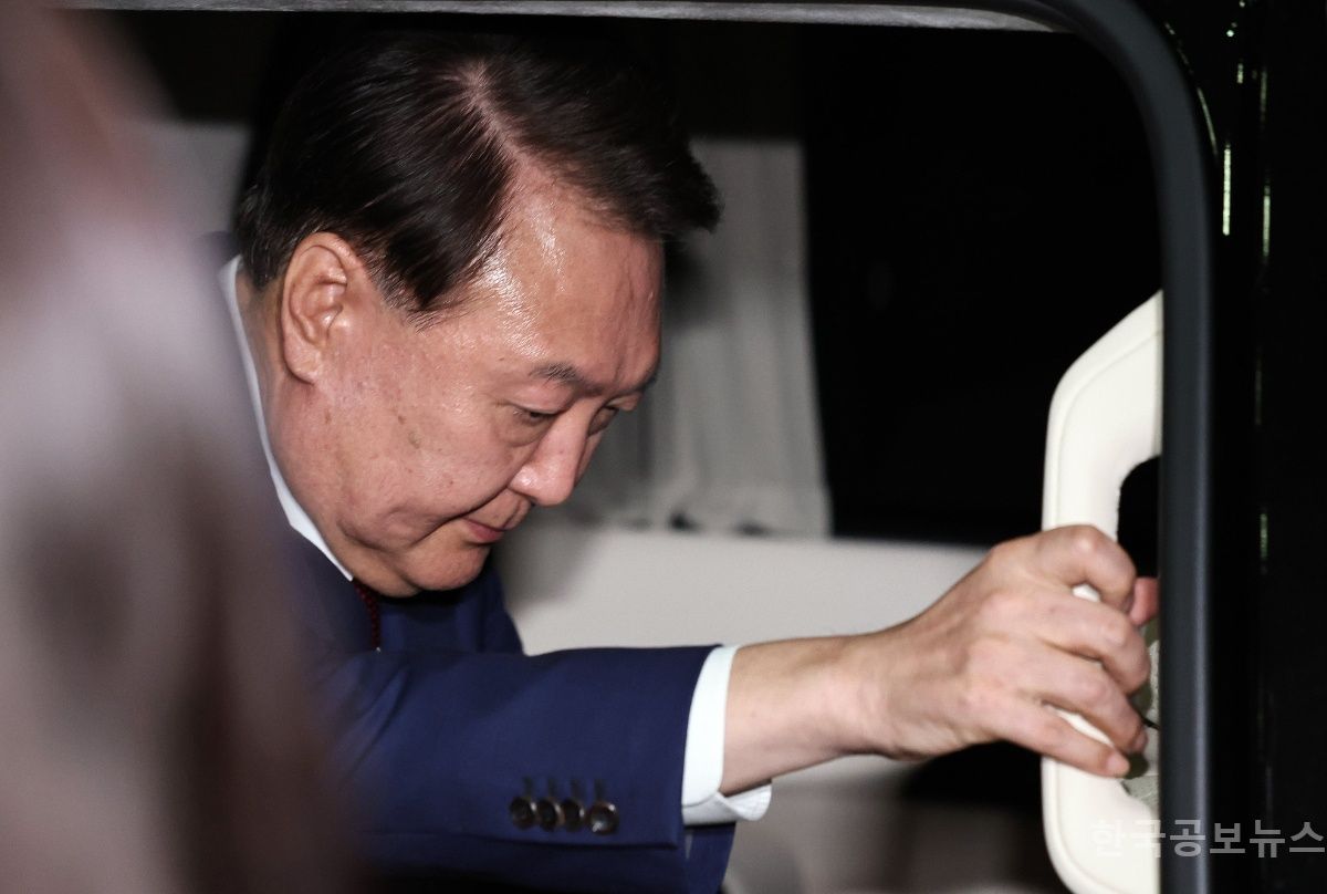 '내란 우두머리 혐의' 尹, 4주 연속 재판 불출석…당사자 없이 궐석재판 진행 기사 사진