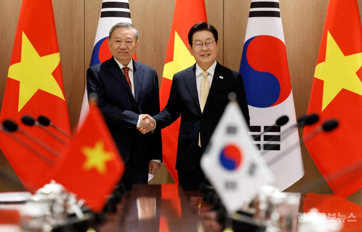 韓-베트남 정상, 공동성명 채택 "2030년까지 교역액 1500억달러 달성" 기사 사진