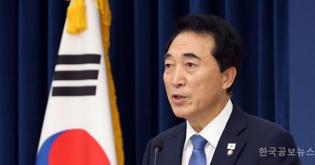 與, 조국 등 광복절 특별 사면에 "정치 검찰 피해자 명예 되찾아야…비판도 소중히 듣겠다" 기사 사진