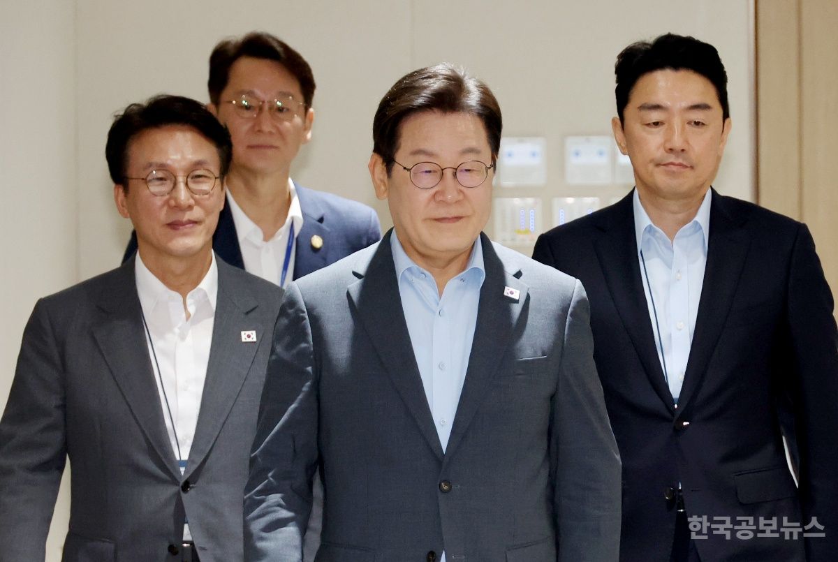李 대통령 "남북 확성기 상호 철거했으면 좋겠다…서로 도움되는 관계로 전환돼야" 기사 사진