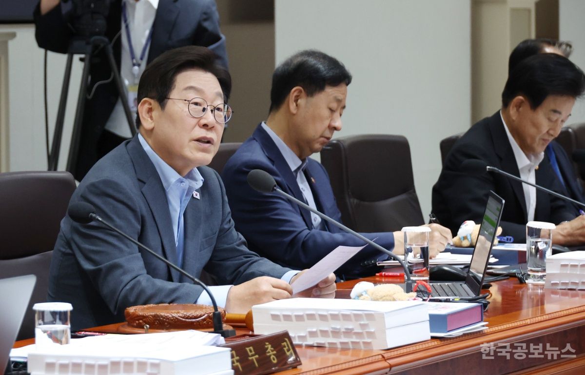 이재명 대통령 "후진적 산재 공화국 반드시 벗어나야…엄정 제재 필요" 기사 사진
