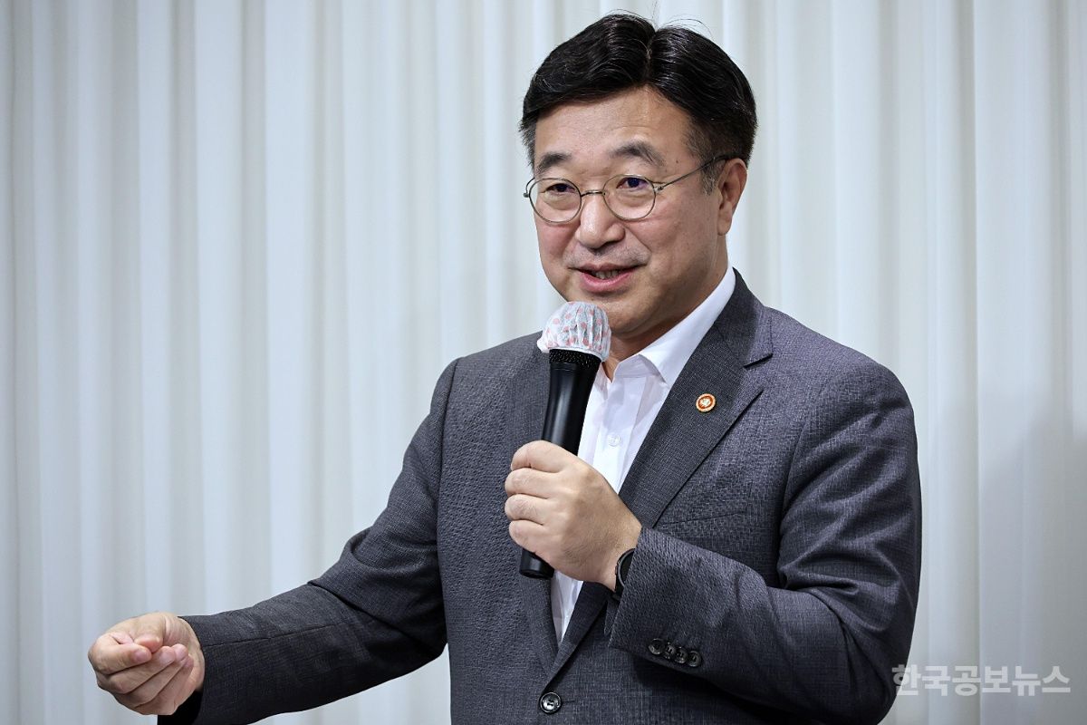 윤호중 행안부장관 "'사회부총리' 따로 안 둘 수도. '경찰국' 이달 폐지" 기사 사진