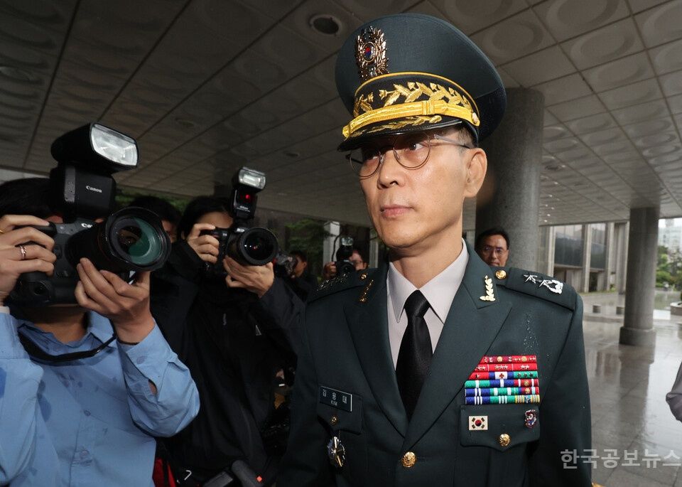 '평양 무인기' 관여 의혹 김용대 드론작전사령관, 내란 특검 출석 "합참 패싱 없었다" 기사 사진