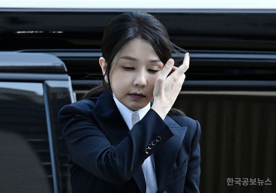 김건희 특검팀, 김건희 구속 후 첫 조사 시작…공천개입 의혹 추궁 기사 사진