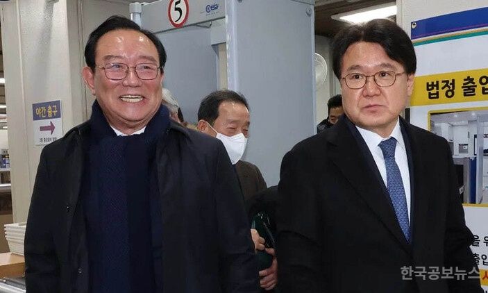 '울산시장 선거개입' 송철호·황운하, 대법원서 무죄 확정 기사 사진