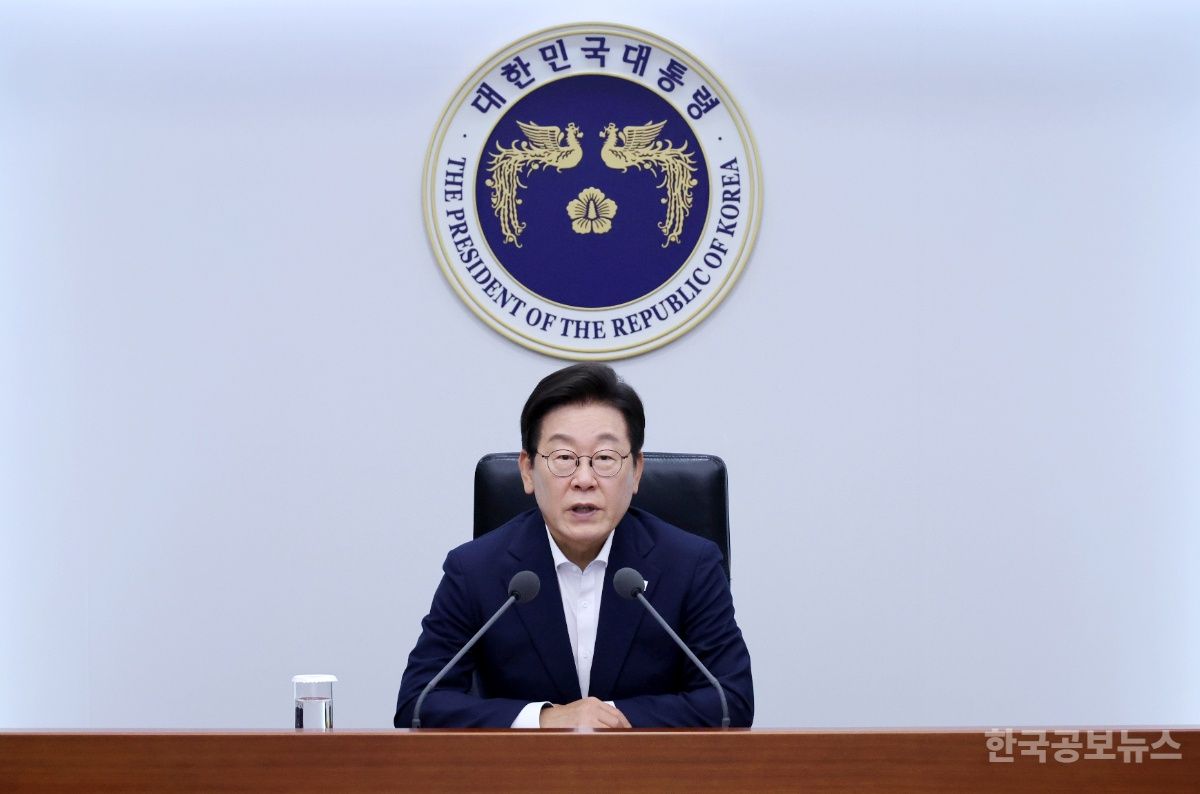 李 대통령 "소비쿠폰 효과 조금씩 나타나…2차 내수 활성화 필요" 기사 사진