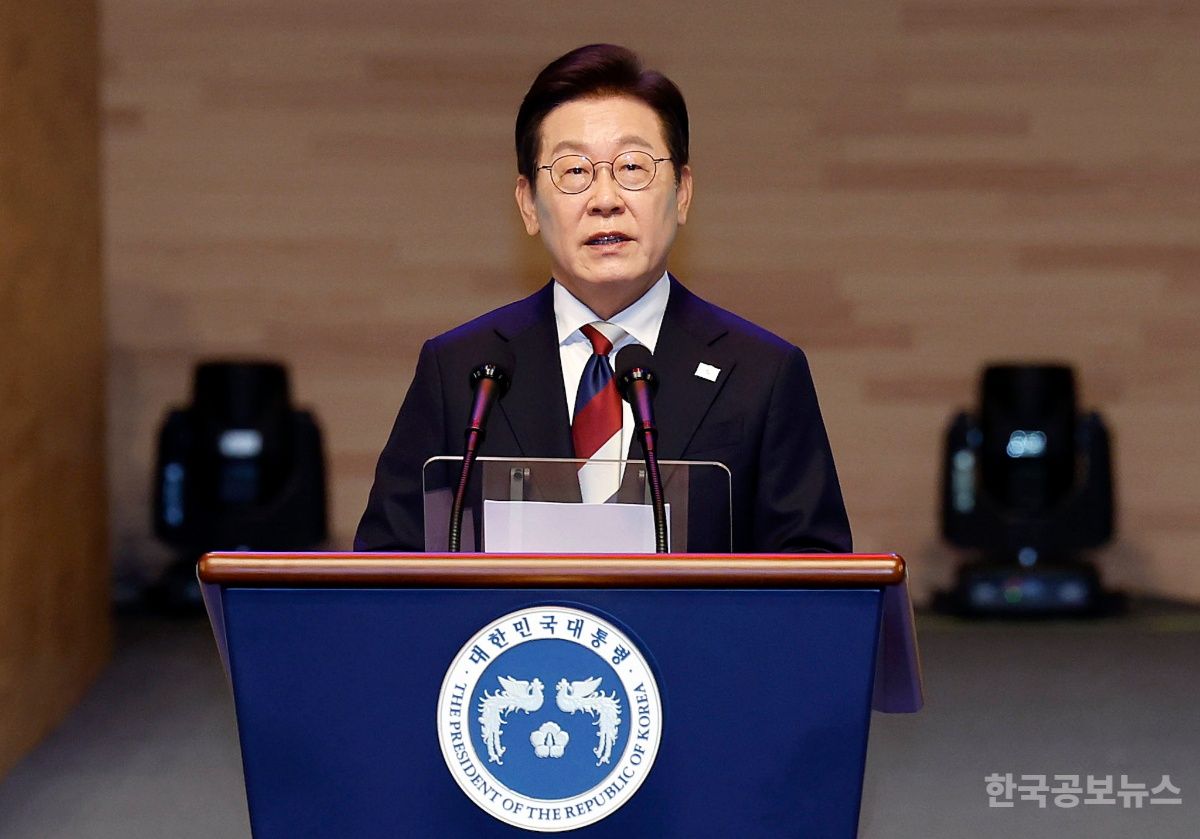 李 대통령 "북한 체제 존중, 흡수통일 추구 안해…일본 과거 직시하되 셔틀외교로 상생" 기사 사진