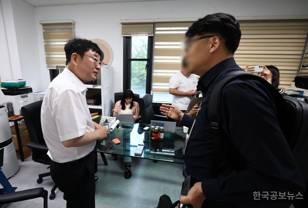 내란 특검, '서울 서부지법 폭동 배후에 尹대통령실' 신혜식 신의한수 대표 출석 통보 기사 사진