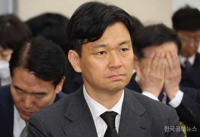 박현수 서울경찰청장 직무대리, 내란특검 출석…계엄 당시 국회 봉쇄 등 조사  기사 사진