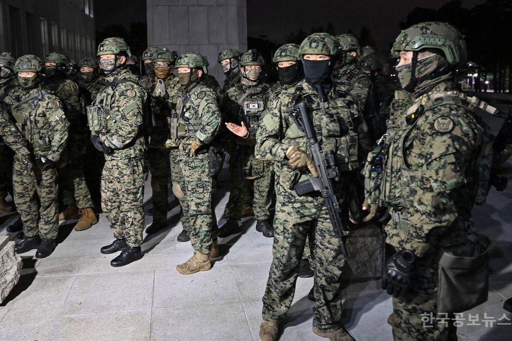 수방사 부사관, 법정서 "尹, 계엄 다시 하면 된다는 말 직접 들어" 증언  기사 사진