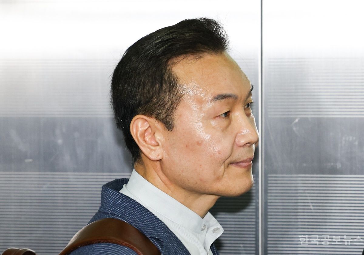 채상병 특검, '멋쟁해병' 송호종 7시간 동안 '구명로비 의혹' 참고인 조사…추가 조사 방침  기사 사진