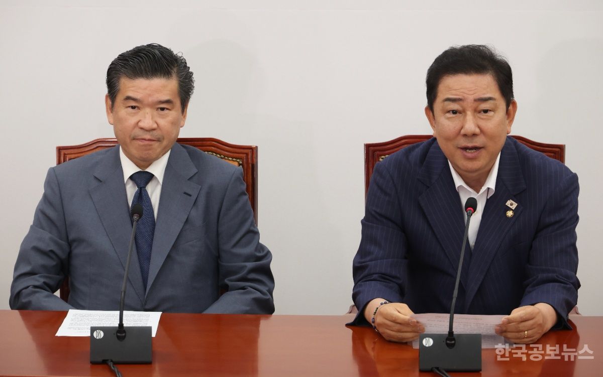 與 김병기 "불합리한 규제 개선 의지" 제임스 김 암참 회장 "노란봉투법 우려" 기사 사진