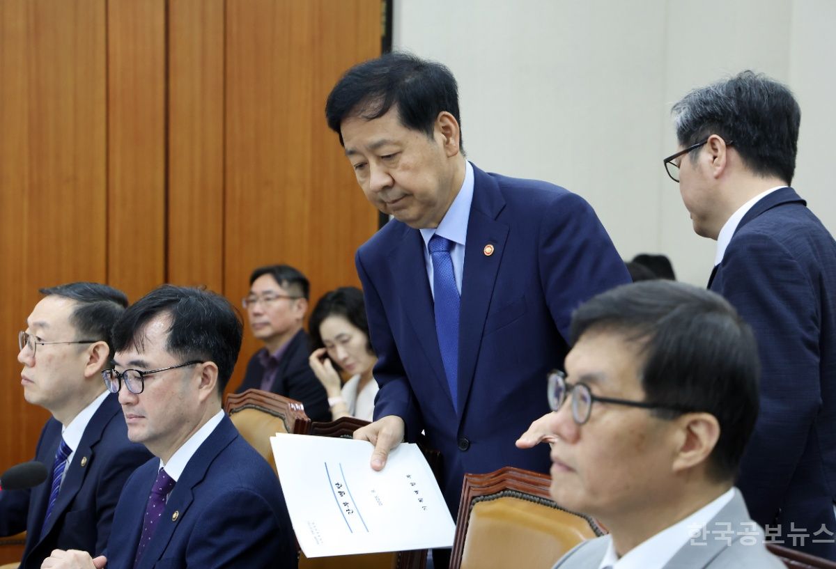 구윤철 경제부총리 "노란봉투법 쟁의 요건, 정리해고와 같은 경우로 한정" 기사 사진