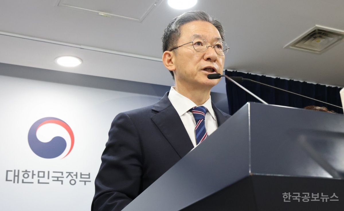 정성호 법무장관 "건진법사 관봉권 띠지 분실 감찰 지시" 대검 "조사팀 구성" 기사 사진