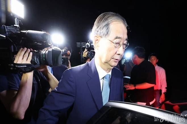 '계엄 가담·방조 혐의' 한덕수, 8월 22일 재소환 예정 …내란 특검 "추가 조사 불가피" 기사 사진