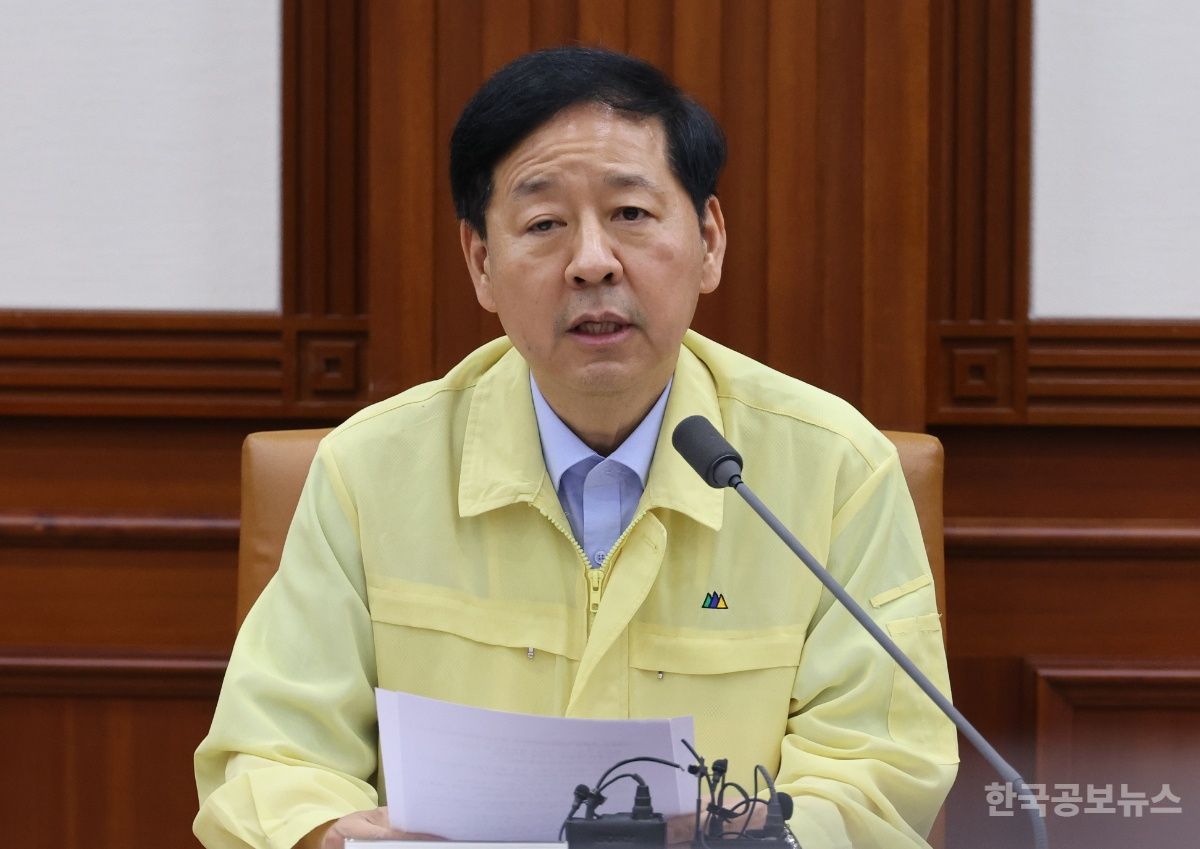 구윤철 부총리 "10개 석유화학 기업 사업재편 협약…370만t 설비 감축 목표" 기사 사진