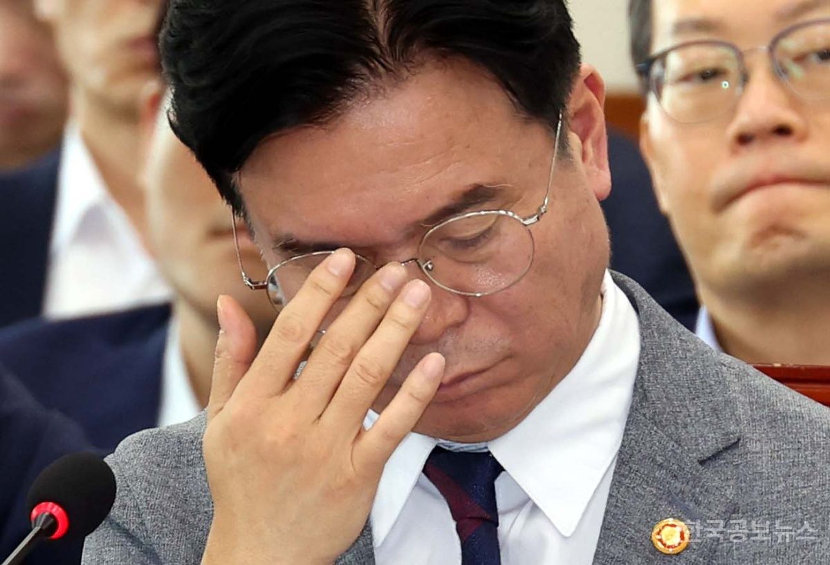 '갑질·특혜 의혹' 최현호 노동교육원장 "송구스럽다"…김영훈 고용장관 "중징계 불가피" 기사 사진