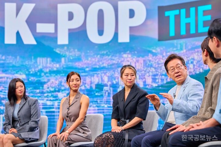 李 대통령, 메기 강 케데헌 감독과 'K-팝' 미래 논의 기사 사진