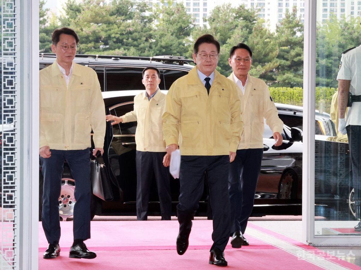 이재명 대통령 "한반도 동결·축소·비핵화 3단계…북극항로로 한·미·북·러·일 협력 가능" 기사 사진