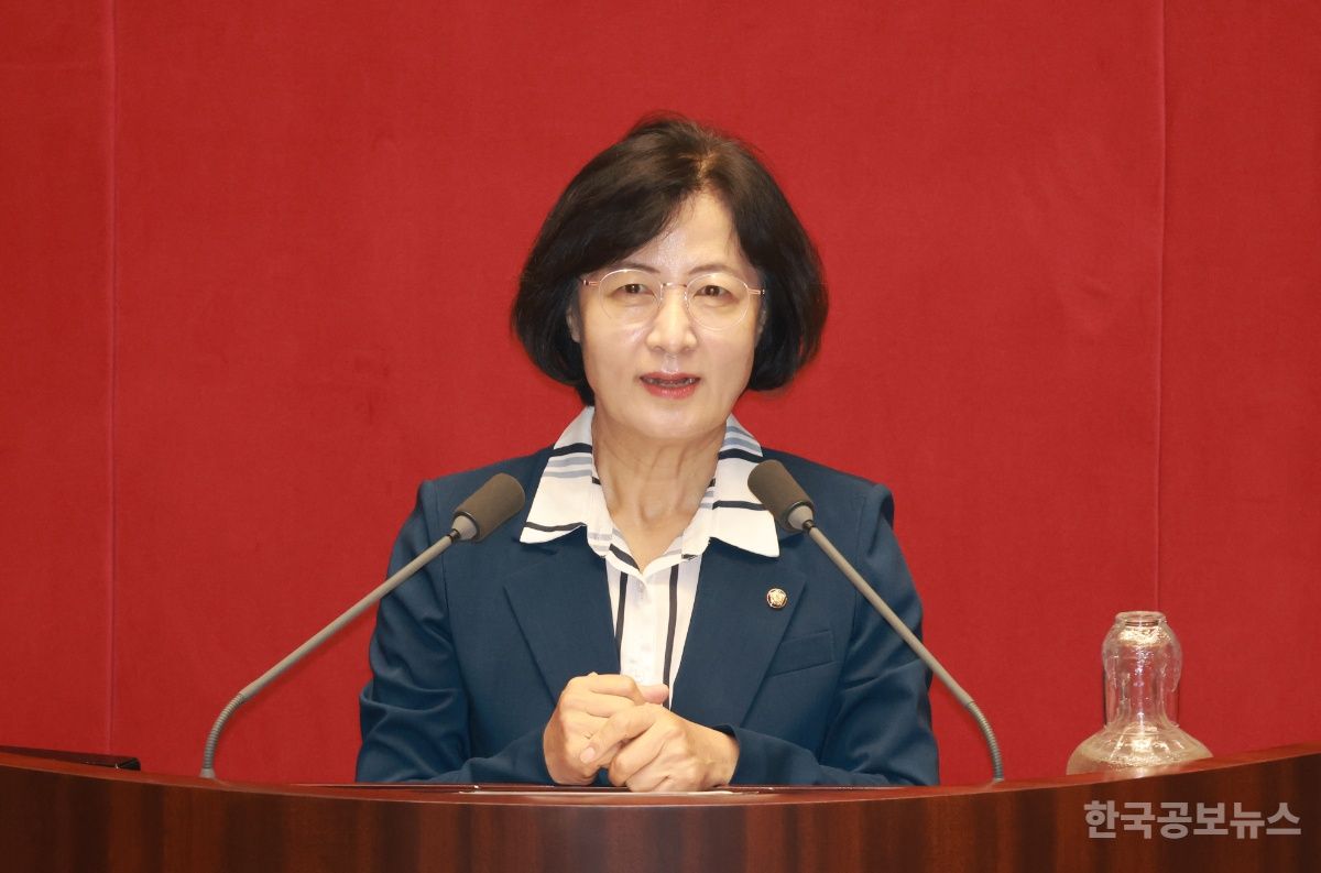 신임 국회 법사위원장에 추미애 선출 "검찰개혁 과제 완수" 기사 사진