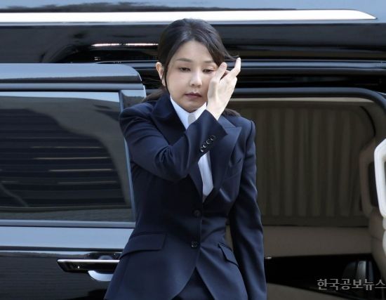 김건희, 구속 후 3차 특검 출석…여전히 진술거부권 행사 기사 사진