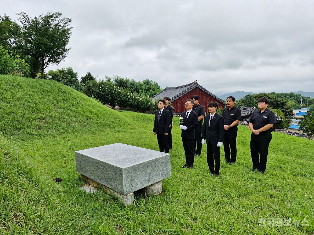 국립괴산호국원, 광복 80년 계기 보재 이상설 선생 초혼묘 참배 기사 사진