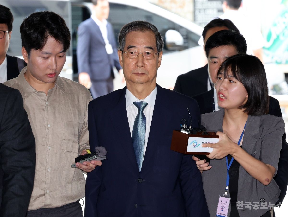 '내란 방조 등 혐의' 한덕수 전 총리, 침묵 속 영장실질심사 출석 기사 사진