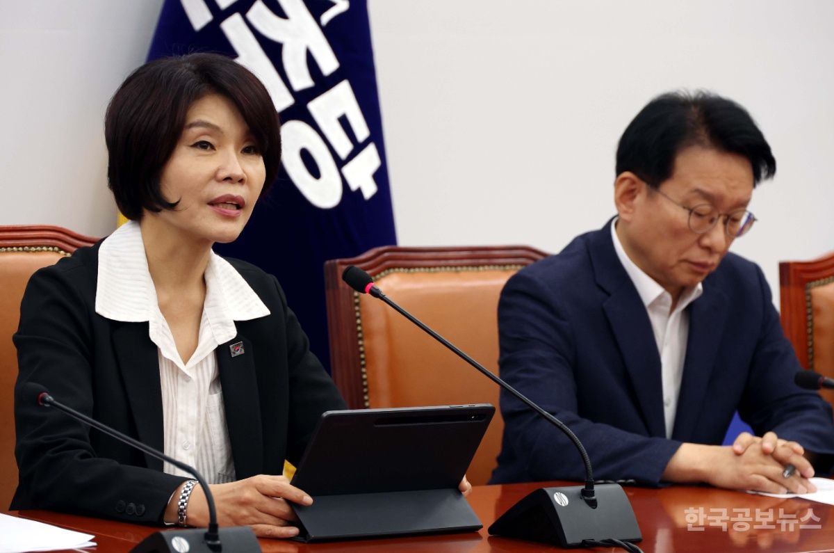 與 "野, 한미 정상회담 흠집내기 도 넘어…국힘은 떼쓰기 멈춰라"  기사 사진