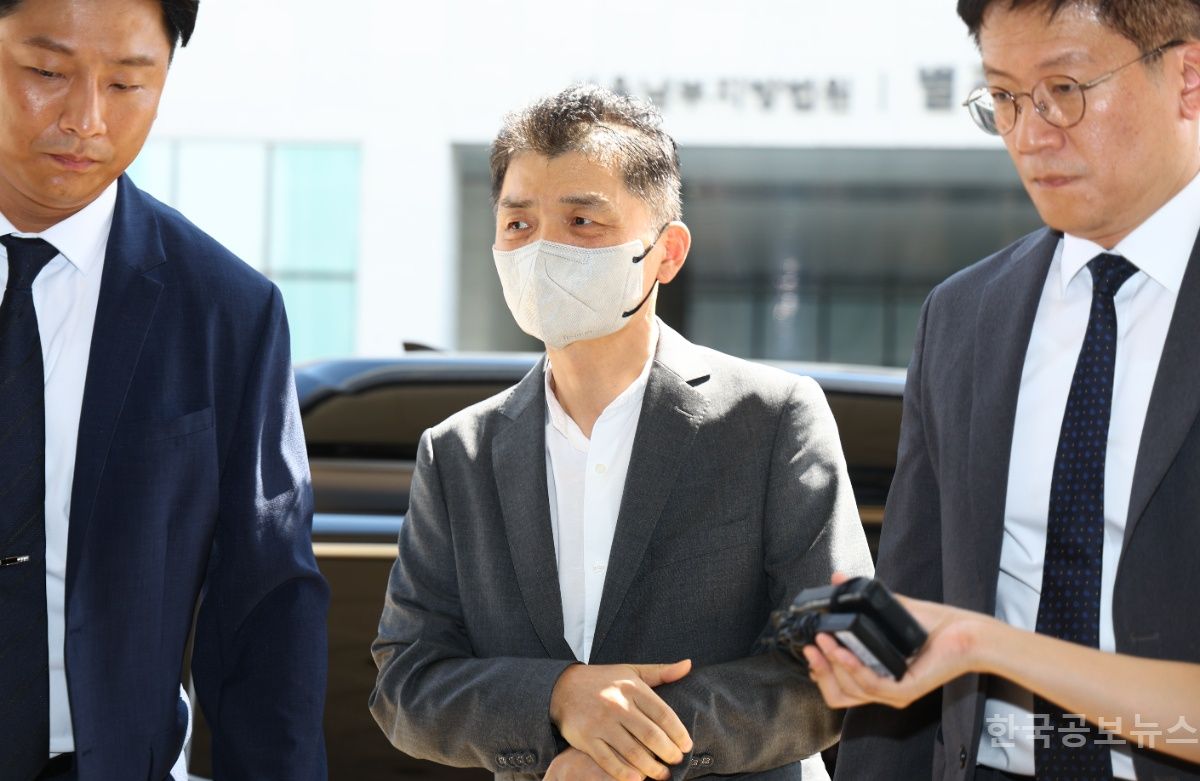 검찰, 'SM 시세조종 혐의' 카카오 김범수에 징역 15년 구형  기사 사진