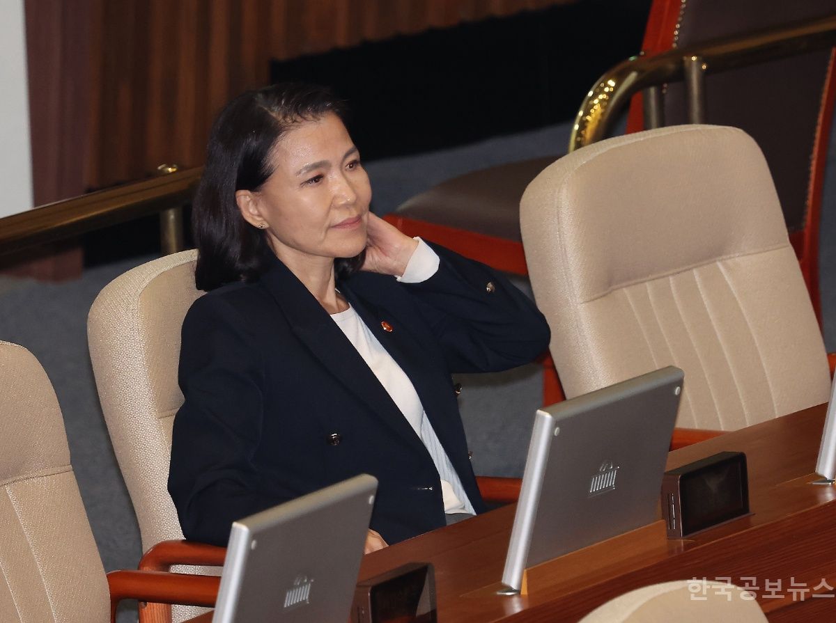 대통령실 "이진숙 방통위원장, 정치중립 의무 위반으로 직권면직 검토" 기사 사진
