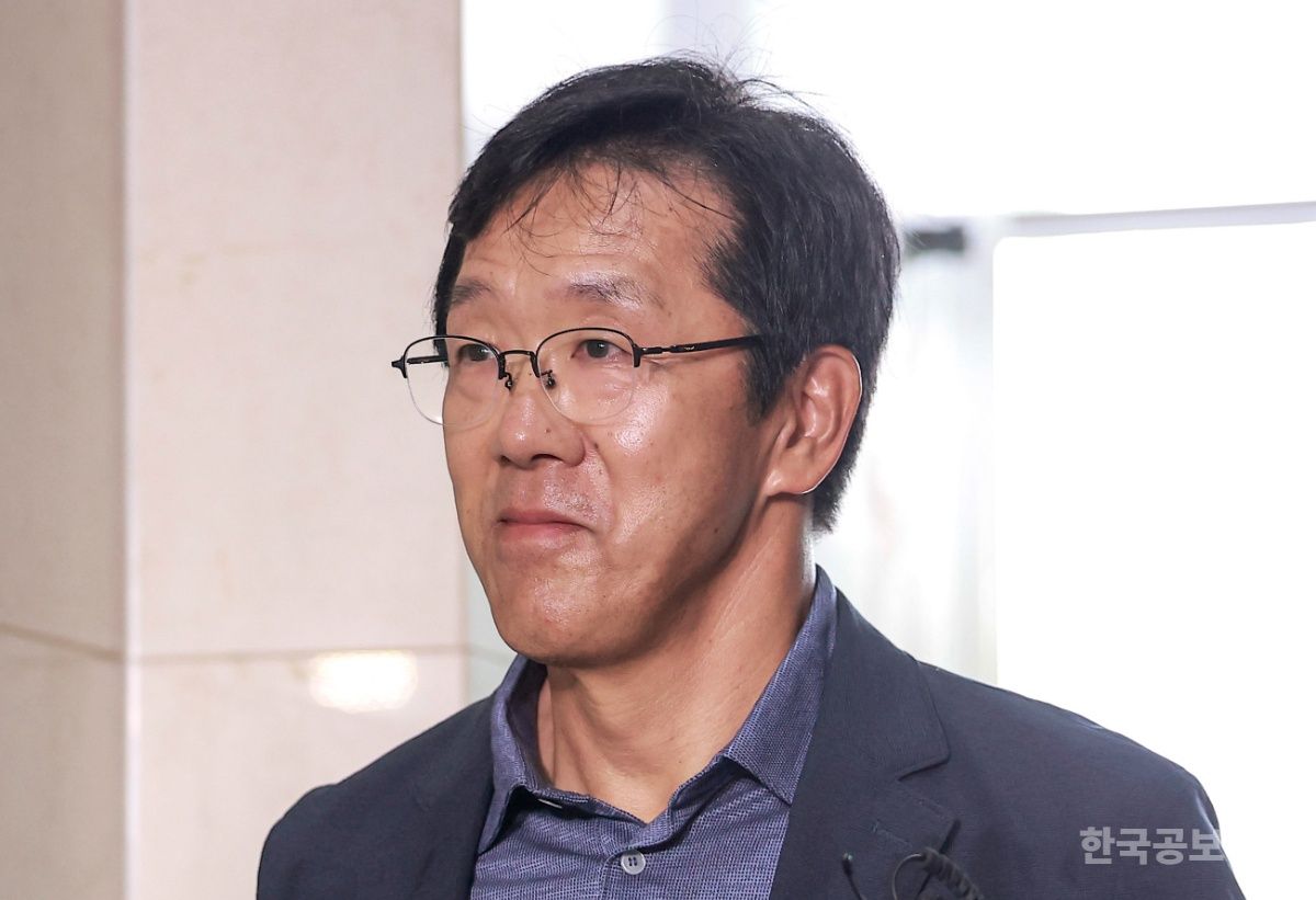 황유성 전 방첩사령관 채상병 특검 출석…'수사 외압' 질문에 침묵 기사 사진