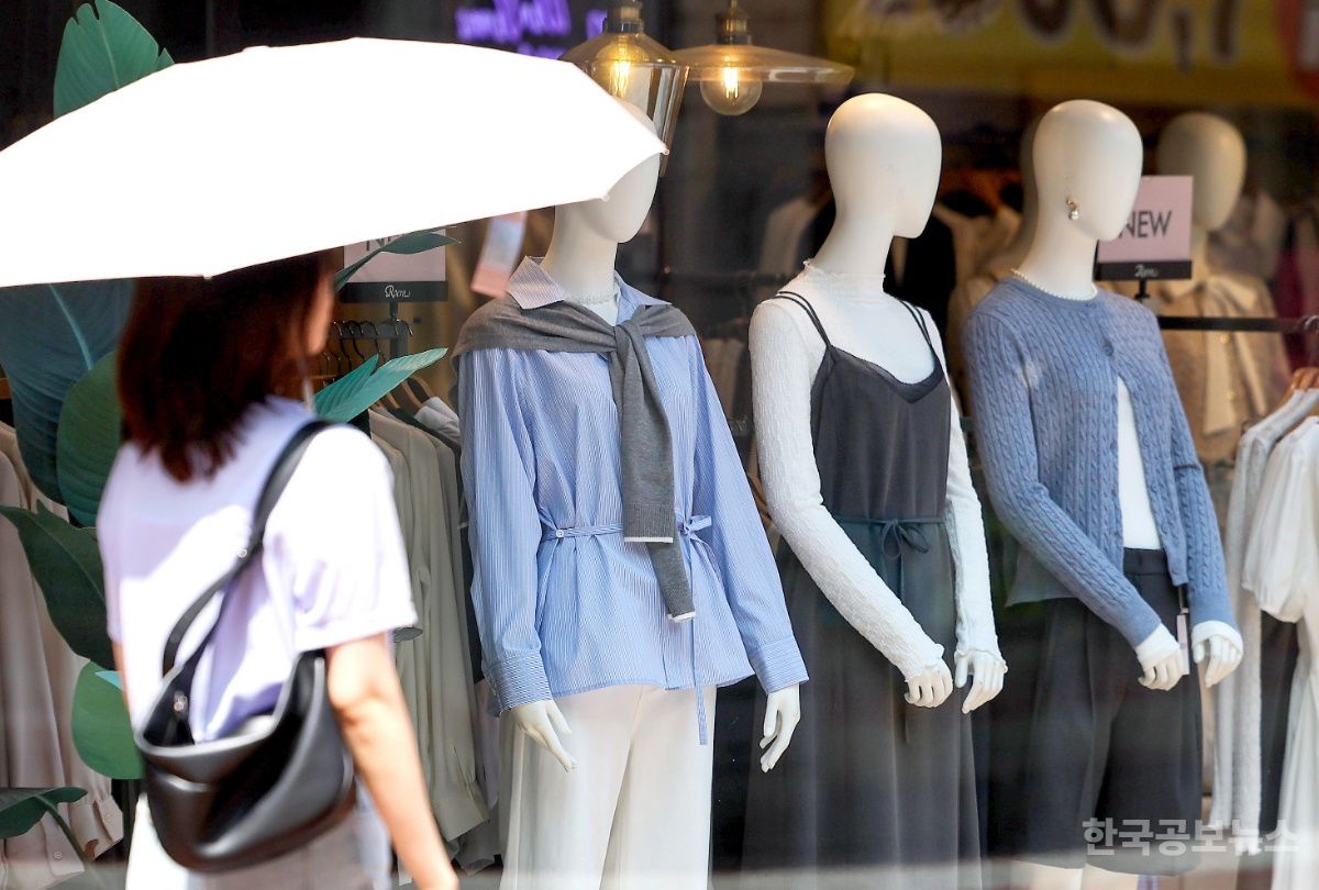 전국 흐리고 곳곳 비…늦여름 무더위 계속 기사 사진