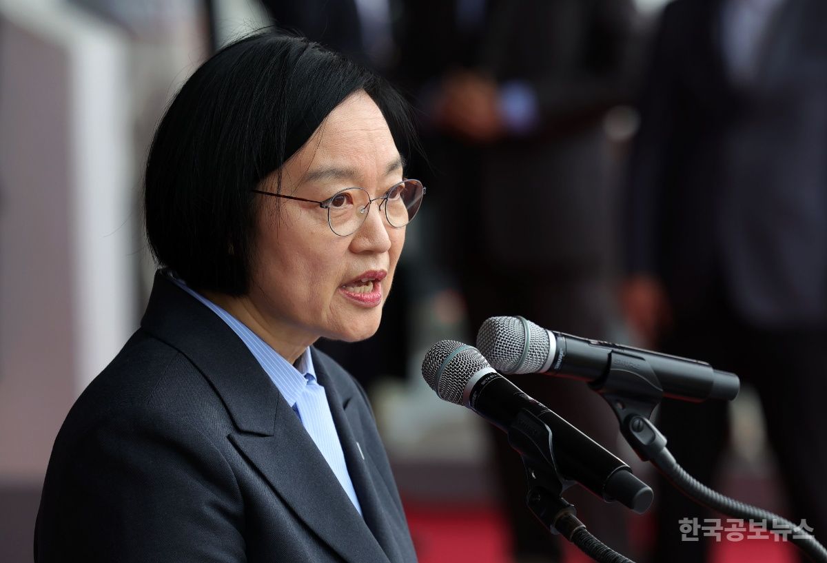 한 총리 "남북 대화의 문 열리도록 평화공존 기반 차근차근 다질 것" 기사 사진